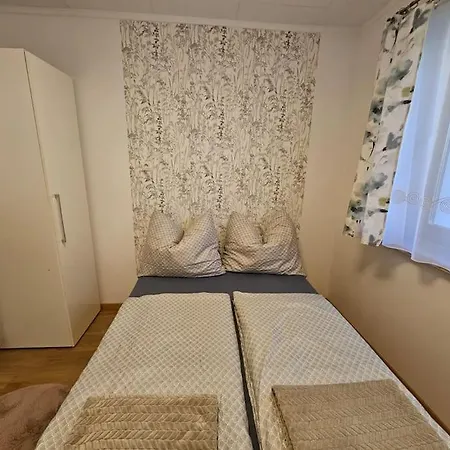 Gaestehaus In Sonniger Lage Apartment